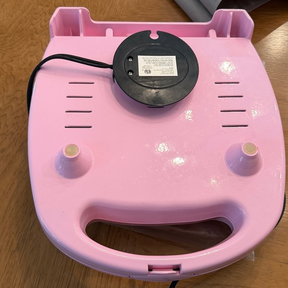 Babycakes Cupcake Maker - 8 Cupcakes - Picture 5 of 5